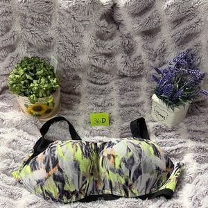 VSX SPORT Vibrant Patterned, patted bra with thick Black Straps for full support